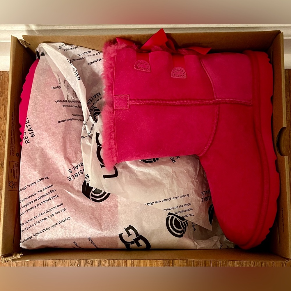 Bailey Bow II Boot UGGS NEVER WORN - Picture 3 of 5